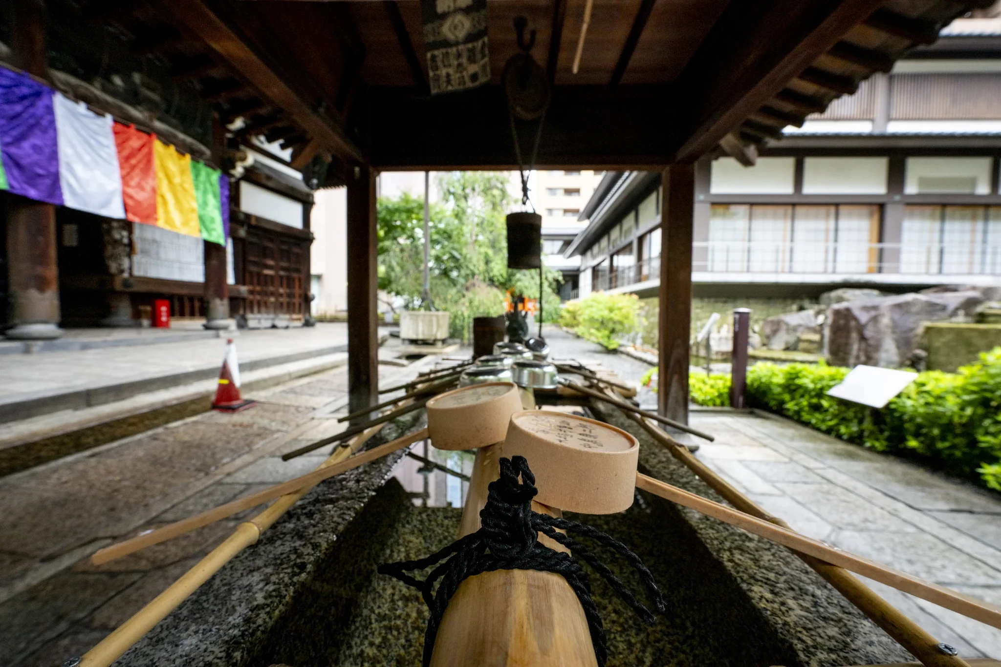 Rokkakudo Temple - Purification Fountain - Rain