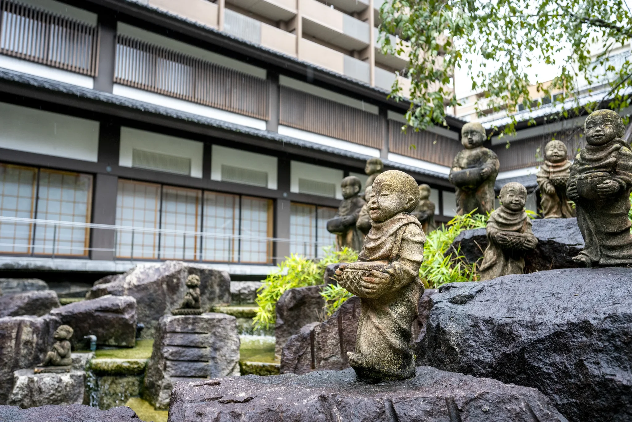 Rokkakudo Temple - Stone Statue - Rain
